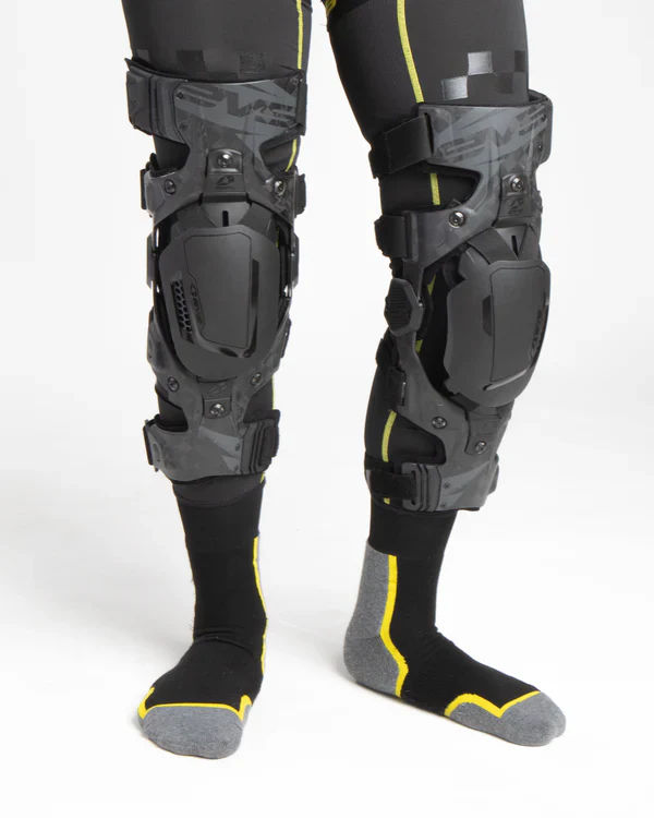 Web Eclipse Knee Brace Black - Image 4